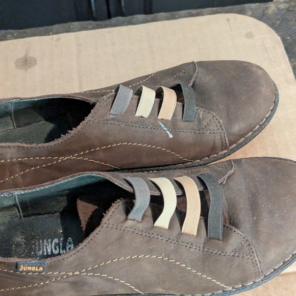 Brown and Black Sneakers with Lace-Up Design - Picture 2 of 3